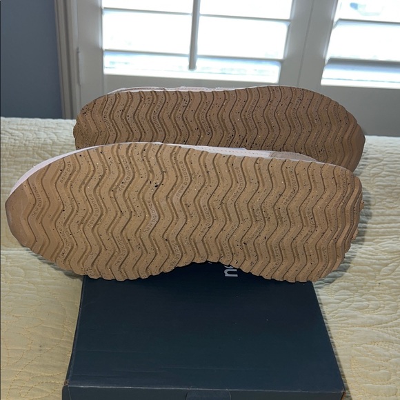 New Balance Women's 237 White and Brown Sneakers - Picture 5 of 6